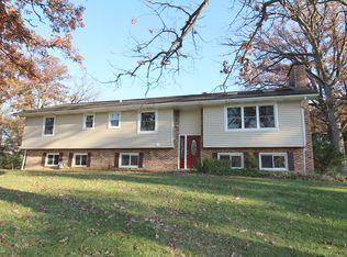 2912 Red Barn Rd, Crystal Lake, IL 60012