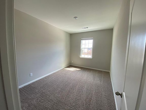 4th image of 233 Mount Vernon Way