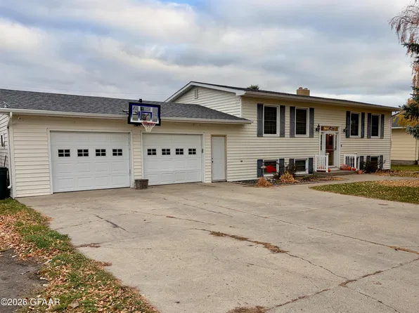 1410 5th Ave NE, Devils Lake, ND 58301