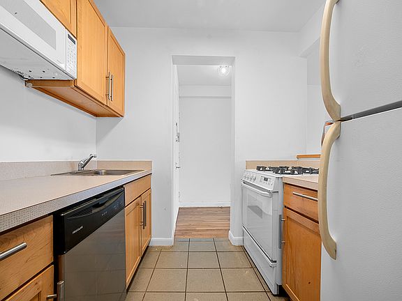 4th image of 384 Atlantic Ave APT 3C