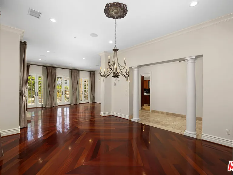 314 N Palm Dr — Photo 5