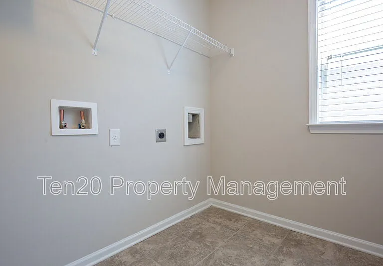 7272 Sorrel Dr — Photo 4