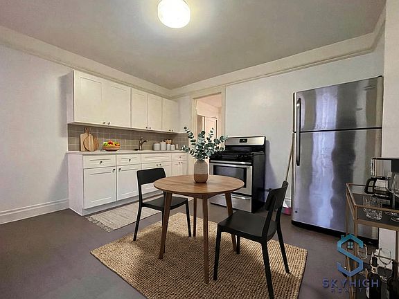 5th image of 1326 Halsey St APT 3R