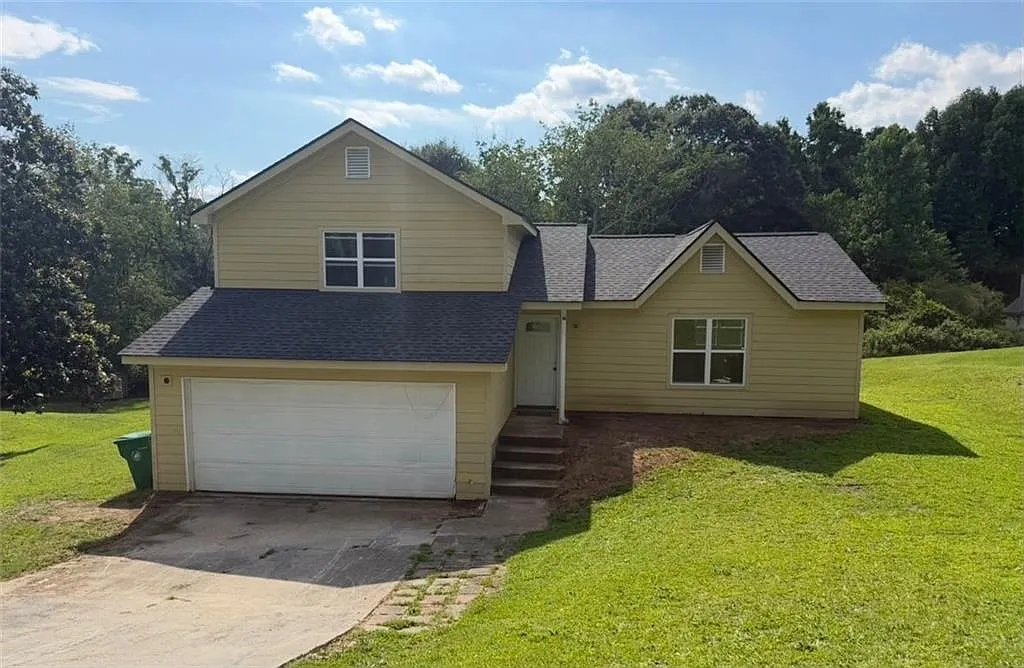 3 bed, 2.0 bath, 1464 sqft, $2,200 — Photo 1