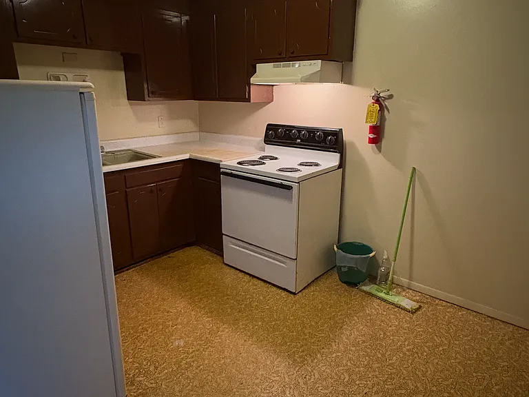 3935 Linden Ave #10 — Photo 3