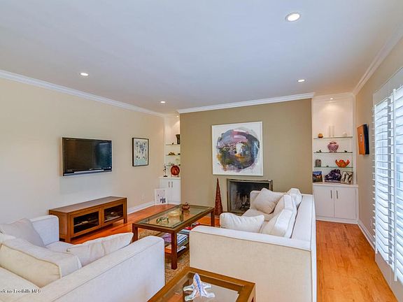 5th image of 1045 S Orange Grove Blvd APT 2