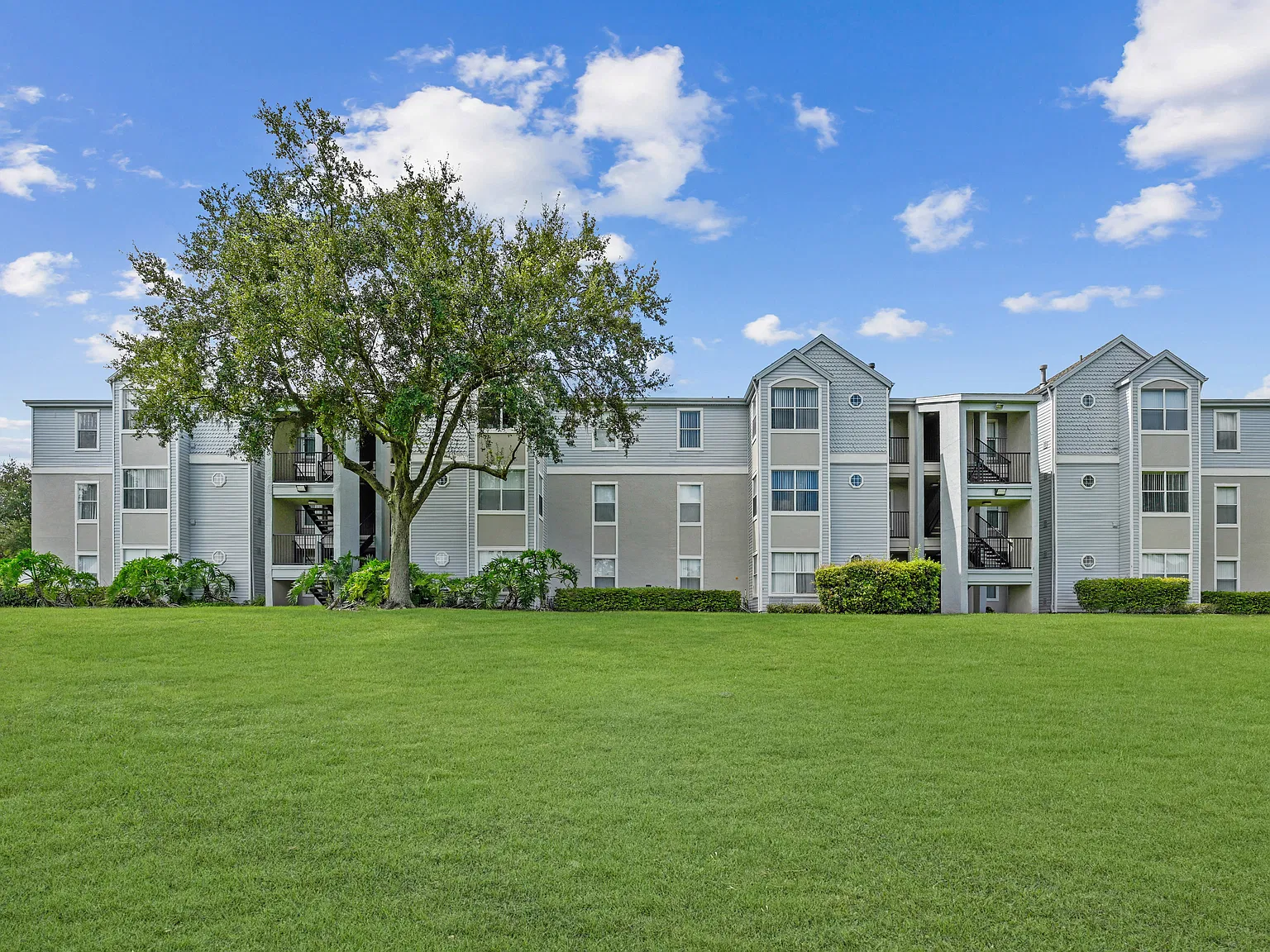 Commander Place Apartment Homes — Photo 2