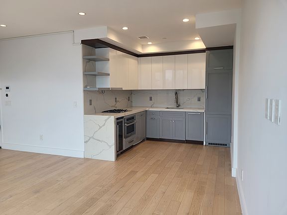 4th image of 11-07 Welling Ct Penthouse A