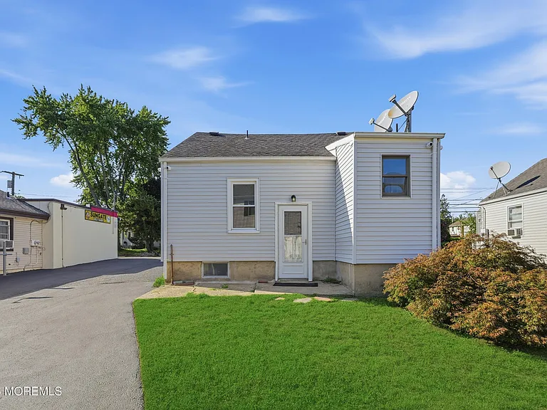 251 Main St — Photo 18