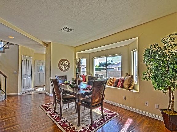 3rd image of 8727 Arcadia Ave