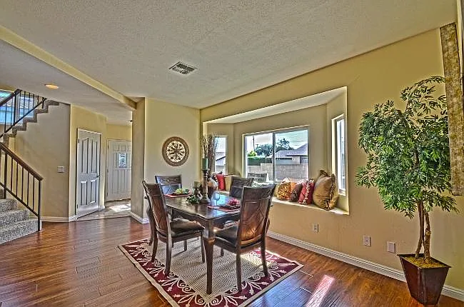 8727 Arcadia Ave — Photo 3