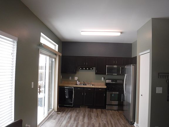 4th image of 22221 W Niagara Trl
