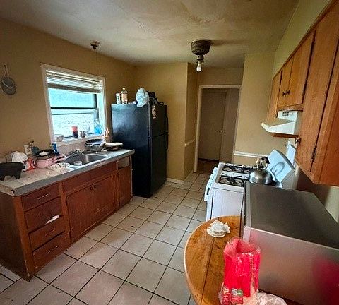 3rd image of 430 W Phillips Ct