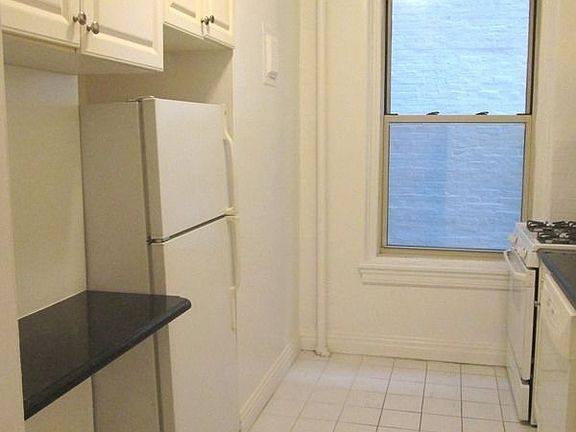 5th image of 76 W 86th St APT 4A