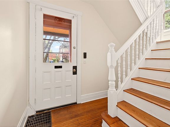 4th image of 216 Linden St