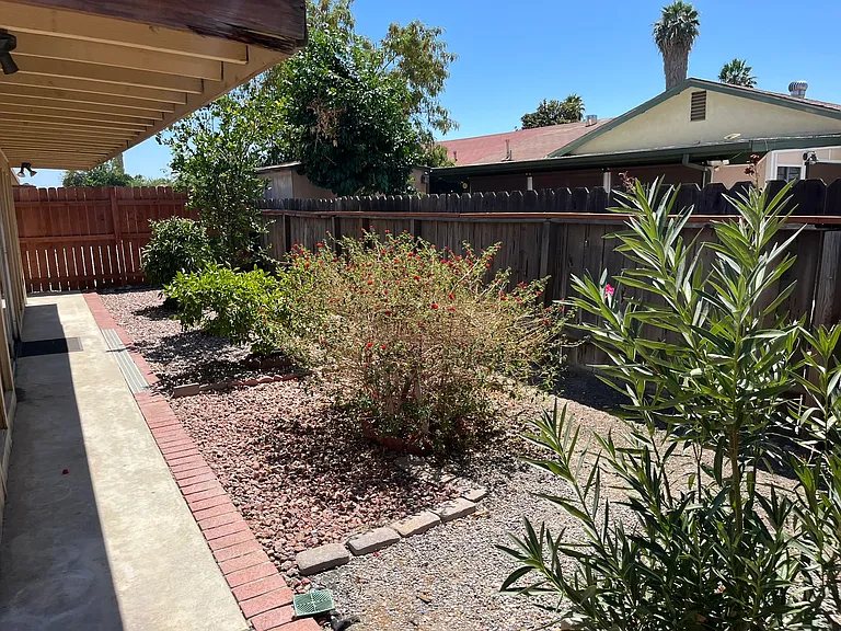 639 Corona St — Photo 7