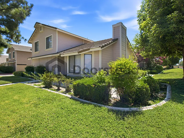 3104 Jaguar Way #B — Photo 3
