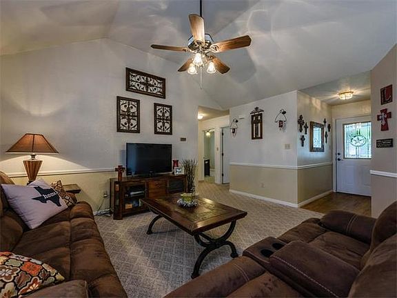 5th image of 2502 Cherrylawn Dr