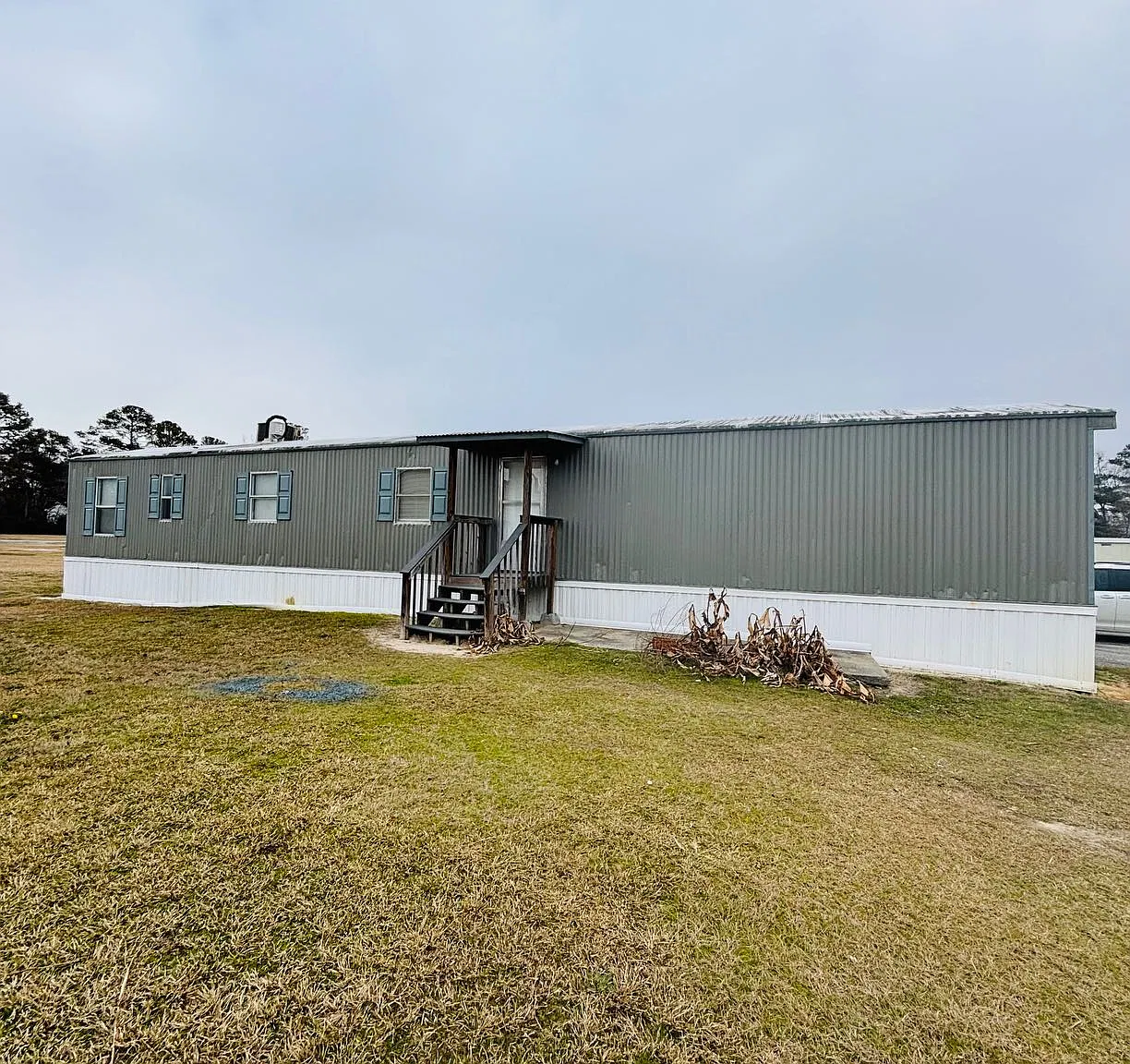 3 bed, $990 — Photo 1