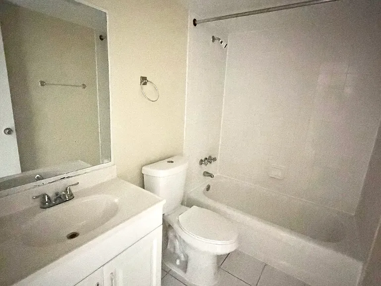 Deerfield Beach Apartments — Photo 11