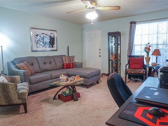 3rd image of 415 Lakepointe Dr Unit 208