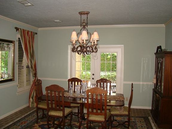 5th image of 240 Summerwood St