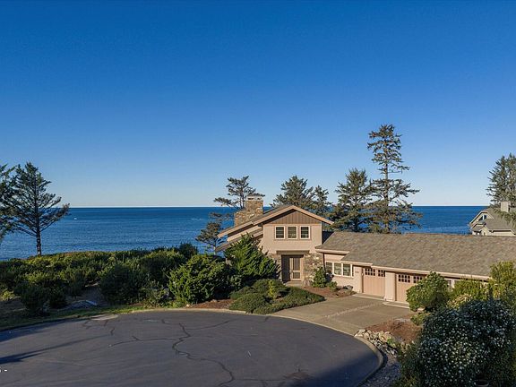 4th image of 218 Sea Crest Pl