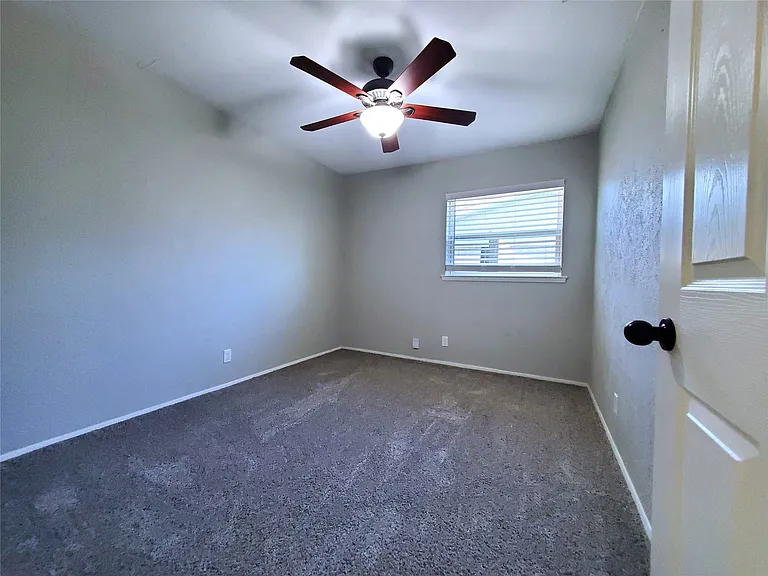 806 Greenhaven Dr — Photo 12
