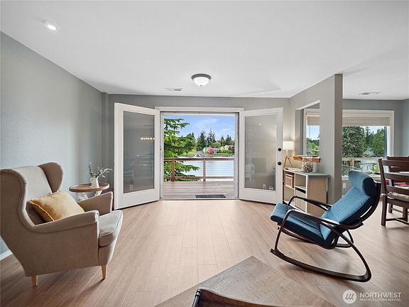 4th image of 1119 Lake Vista Boulevard S