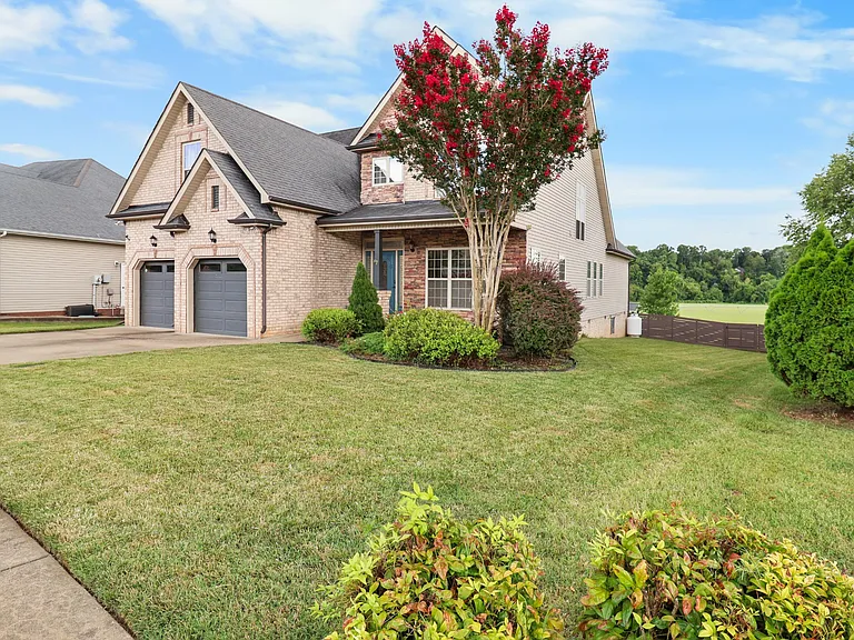 869 E Accipiter Cir — Photo 2