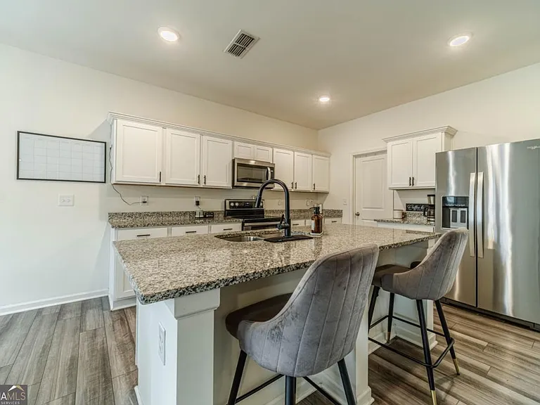 222 Knightsbridge Ln — Photo 9