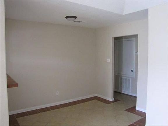 4th image of 1500 Avenue Q
