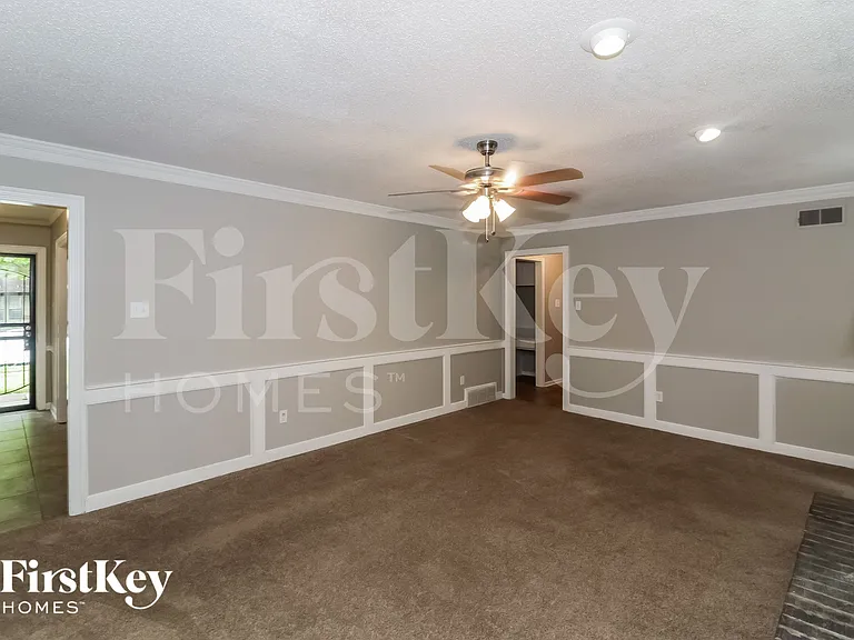 4619 Leash Ln — Photo 3