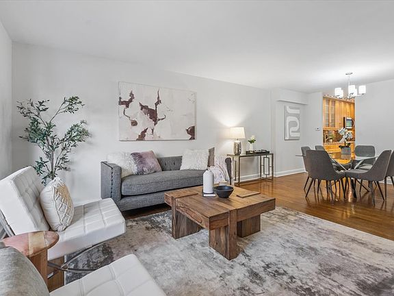 5th image of 2856 N Burling St APT 5