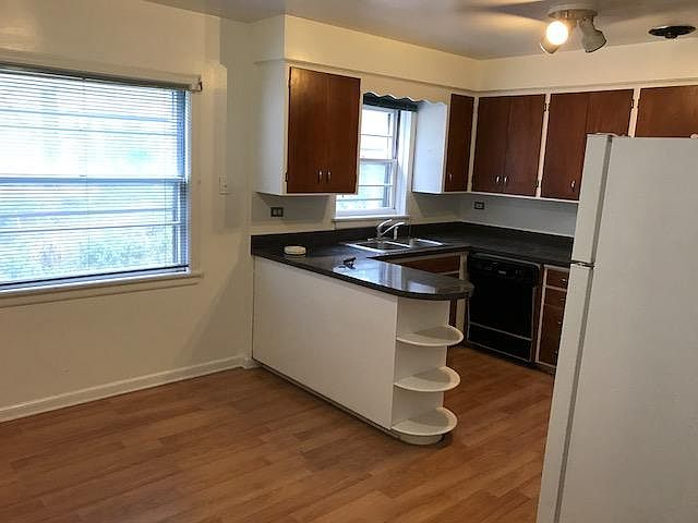2nd image of 740 N La Grange Rd #2