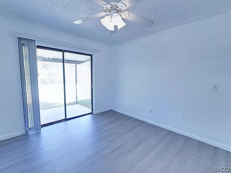 512 Long Ave #B — Photo 12