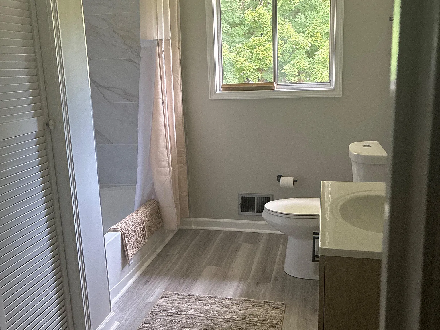 4 bed, 3.0 bath, 2300 sqft, $776 — Photo 4