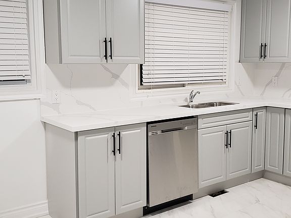 3rd image of 236 Park Rd N