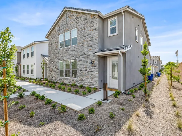 2734 E Teaberry Dr, Fresno, CA 93730