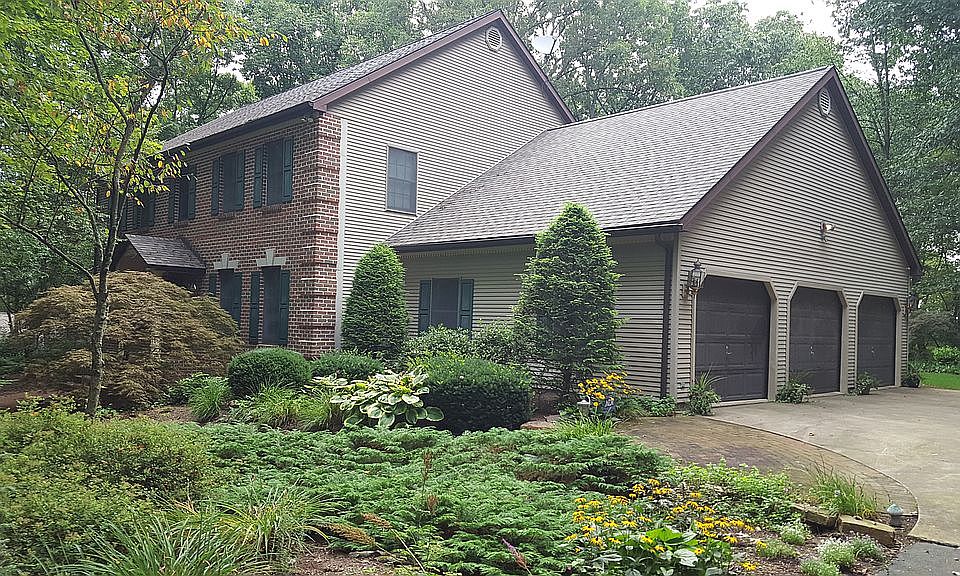 2nd image of 517 Gentry Ln