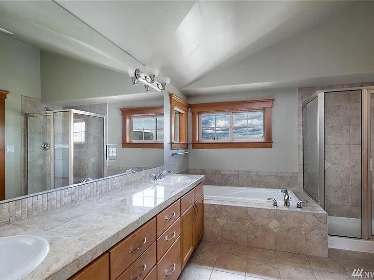 4319 Evanston Ave N — Photo 6
