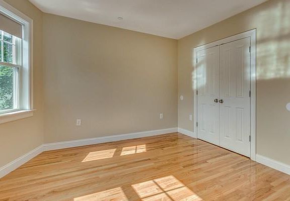 5th image of 251 Washington St #1