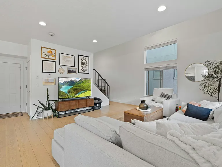 2657 N Elm Dr — Photo 5