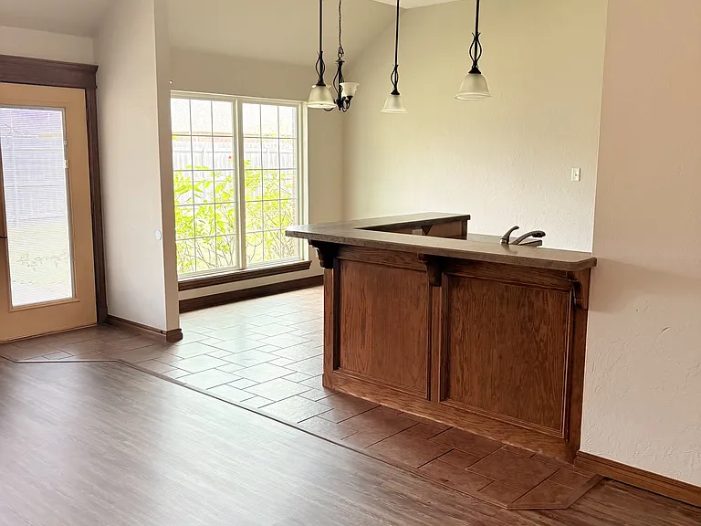 1209 Alma Dr — Photo 5