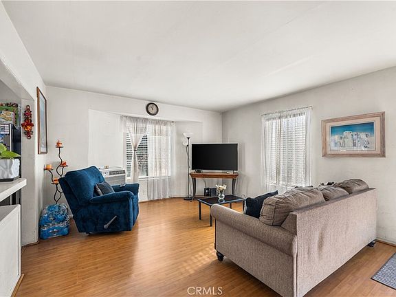 3rd image of 5431 Cartwright Ave