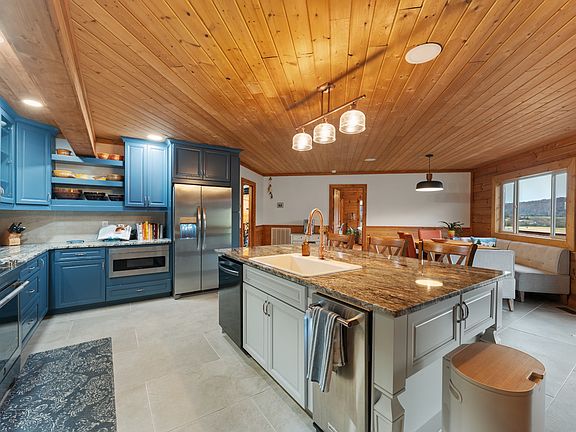 18th image of 2063 Kennedy Creek Rd