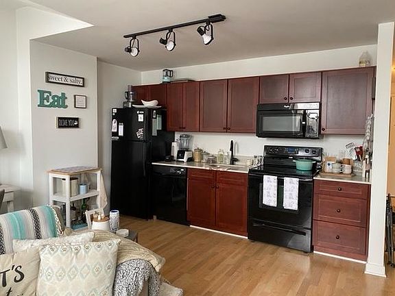 5th image of 3301 Henry Ave #410