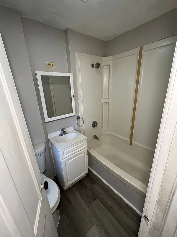 2 bed, 1.0 bath, 800 sqft, $1,600 — Photo 3
