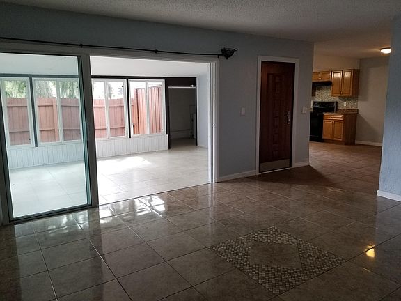 4th image of 161 Sweetgum Ln #1