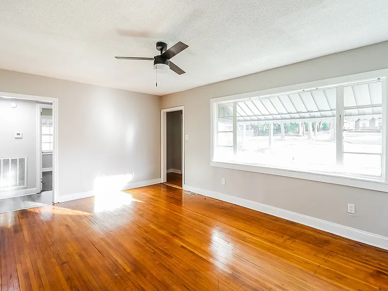 508546_020_living_room_13496256.jpg